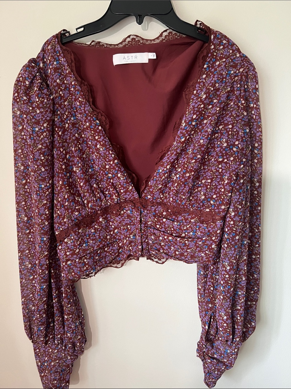 ASTR Burgundy Floral Lace-Trim Cropped Blouse
